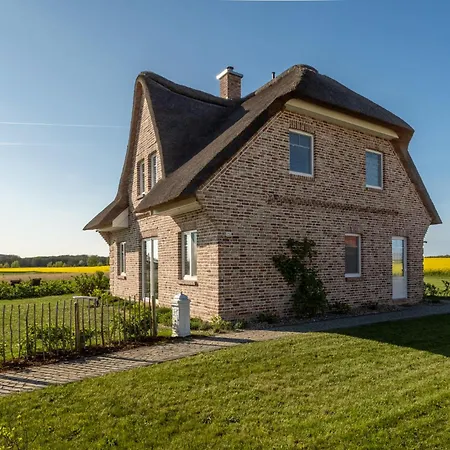 Vakantiehuis Meerzeit Ruegen Mit Reetdach, Sauna Und Wasserblick Poseritz