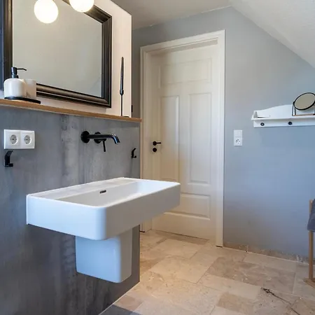 Meerzeit Ruegen Mit Reetdach, Sauna Und Wasserblick Vakantiehuis Poseritz