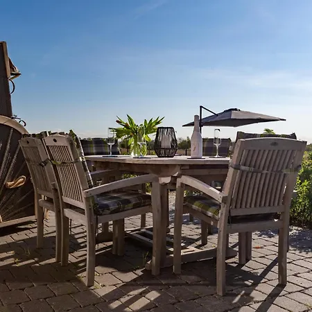 Meerzeit Ruegen Mit Reetdach, Sauna Und Wasserblick *