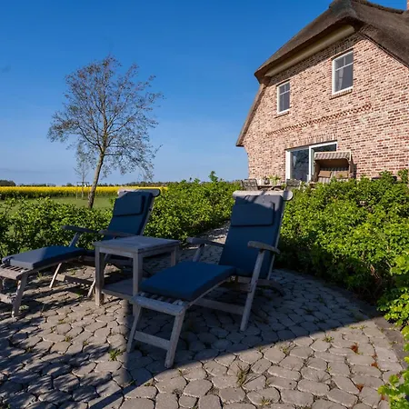 Meerzeit Ruegen Mit Reetdach, Sauna Und Wasserblick