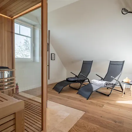 Vakantiehuis Meerzeit Ruegen Mit Reetdach, Sauna Und Wasserblick