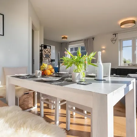 Vakantiehuis Meerzeit Ruegen Mit Reetdach, Sauna Und Wasserblick Poseritz