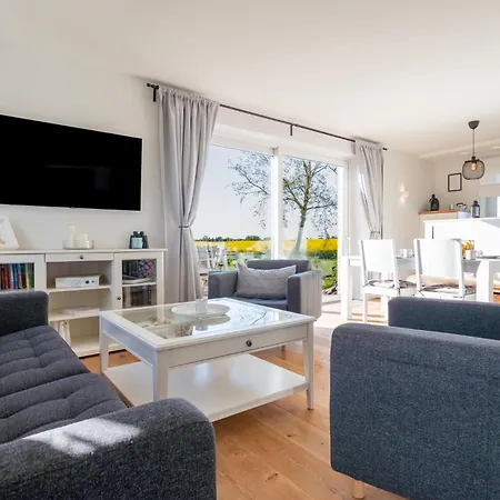 Vakantiehuis Meerzeit Ruegen Mit Reetdach, Sauna Und Wasserblick