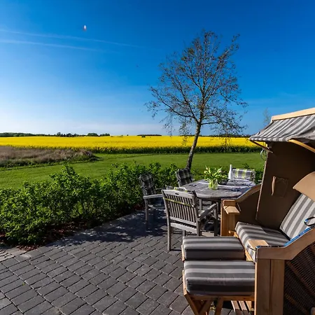 Meerzeit Ruegen Mit Reetdach, Sauna Und Wasserblick Vakantiehuis *