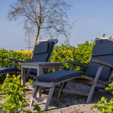 Meerzeit Ruegen Mit Reetdach, Sauna Und Wasserblick Vakantiehuis Poseritz