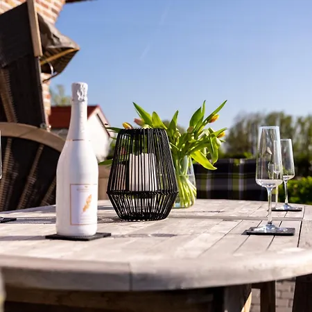 Meerzeit Ruegen Mit Reetdach, Sauna Und Wasserblick Poseritz