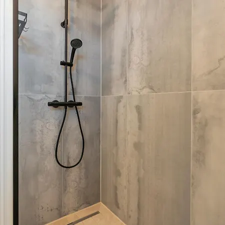 Vakantiehuis Meerzeit Ruegen Mit Reetdach, Sauna Und Wasserblick *
